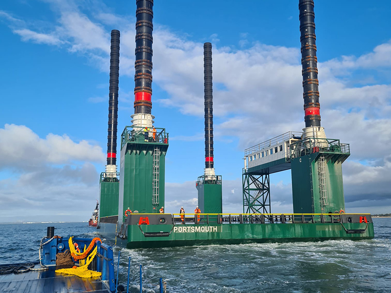 RED7MARINE SUPPORTS INNOVATIVE LOGISTICAL CHALLENGE AT EXXONMOBIL’S FAWLEY FACILITY WITH TYPOON 3000 JACK-UP BARGE
